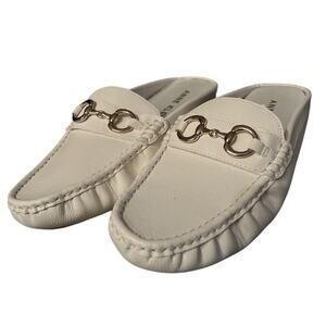 NWOT Anne Klein Cooper Mule Shoe in White with Gold Adornment Size 9.5